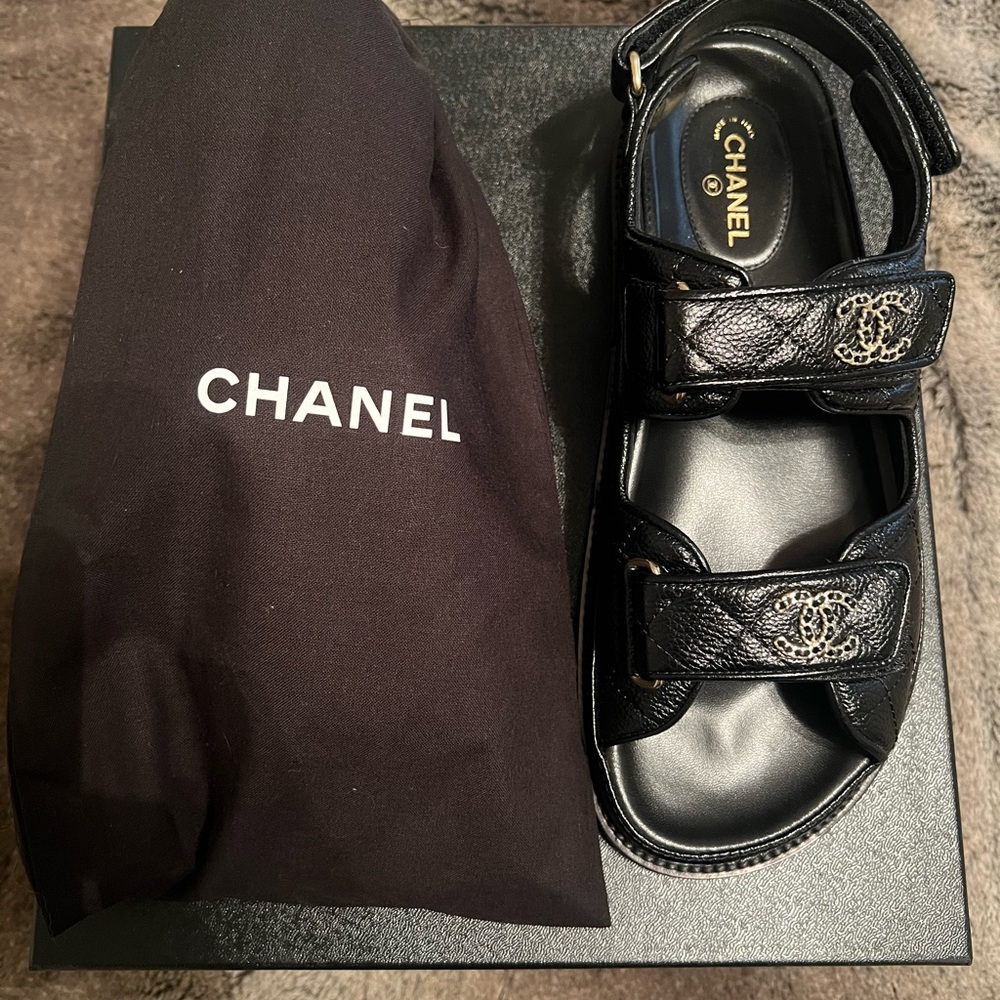 CHANEL Black Leather Sandals with champagne gold hardware - Picture 4 of 7